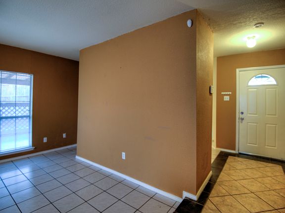3rd image of 7111 Forestview Dr