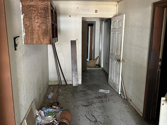 5th image of 402 Harmon Rd