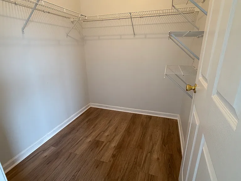 323 Glenn Rose Cir — Photo 17