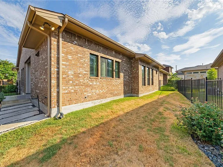 309 W Jeffrey David Ln — Photo 22
