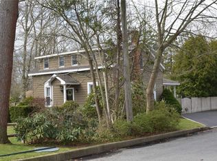 28 Circuit Rd, Bellport, NY 11713