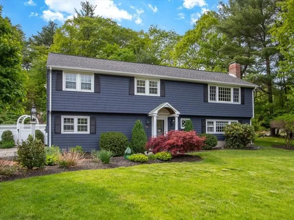 34 Hearthstone Dr, Medfield, MA 02052