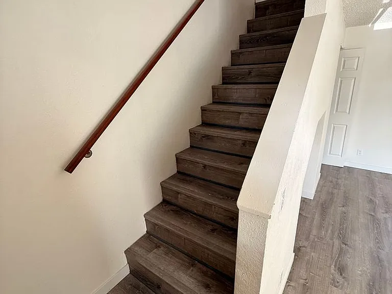 360 SE Railroad St #6 — Photo 5