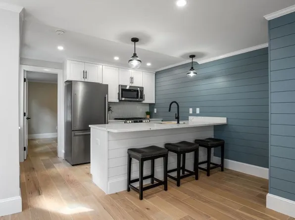 8 Curtis St #1, Salem, MA 01970