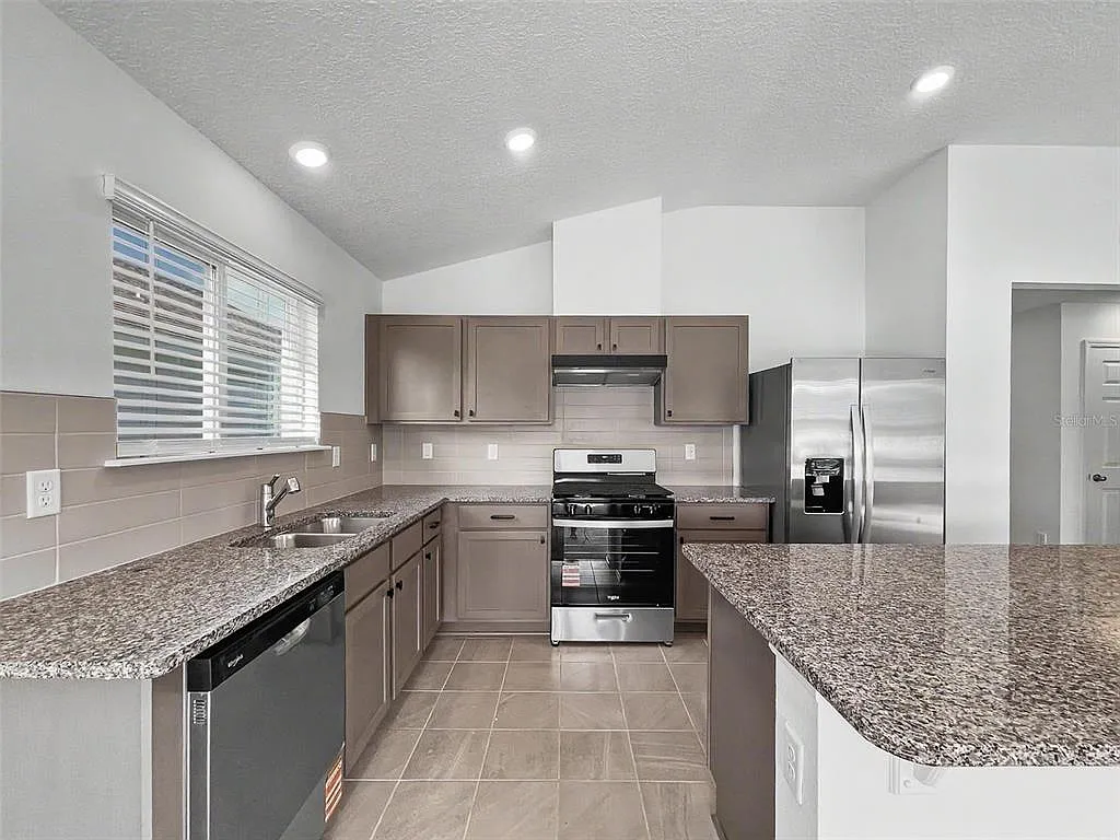 3 bed, 2.0 bath, 1541 sqft, $2,500 — Photo 3