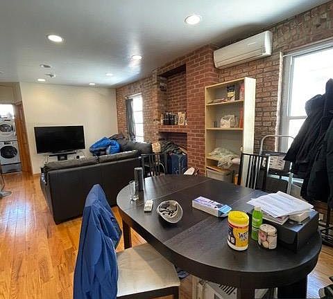 5th image of 178 Stanton St APT 3R