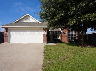 513 Meadowcrest Dr, Burleson, TX 76028