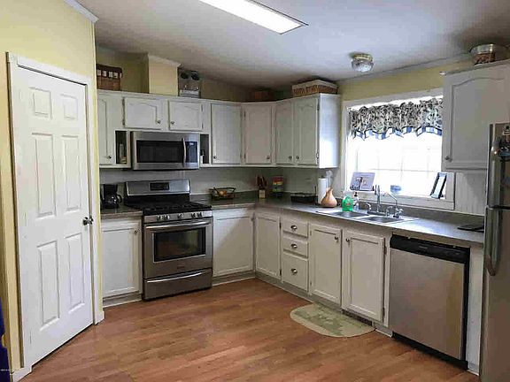 4th image of 256 Evans St