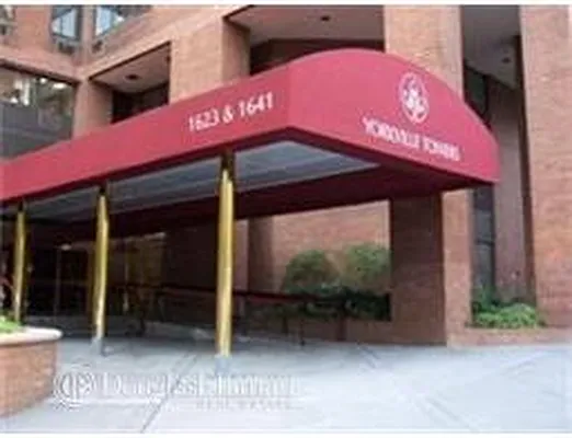 Sold by Douglas Elliman | media 27