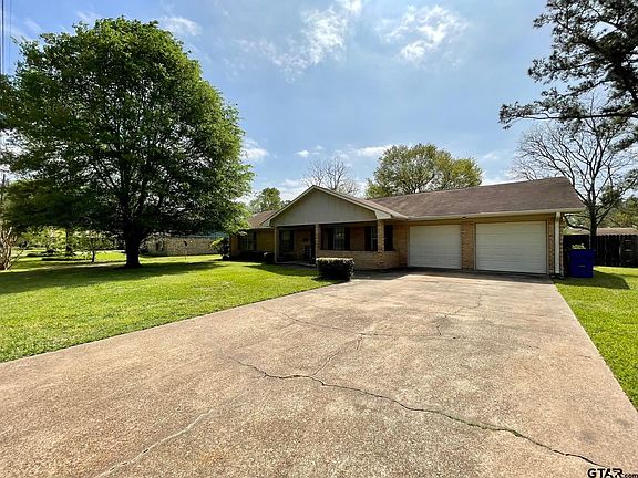 2nd image of 124 Briar Ln