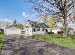 1435 S 164th St, New Berlin, WI 53151
