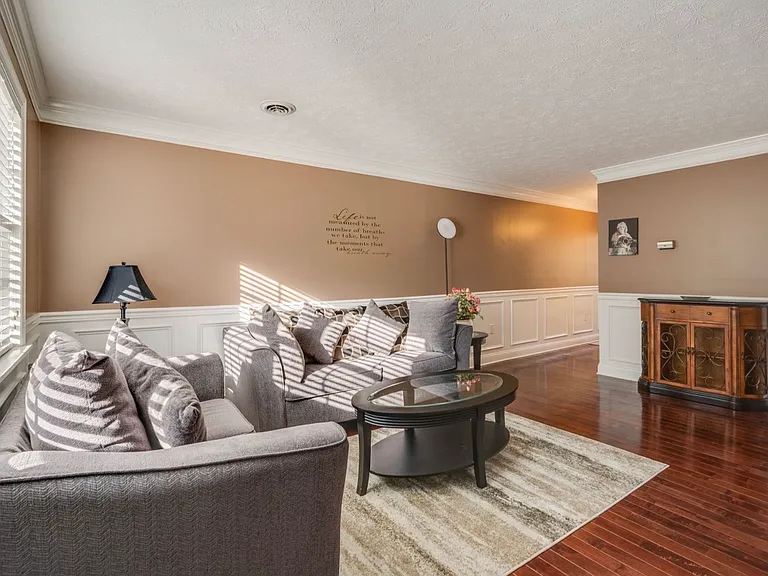 Eastley Ct — Photo 1