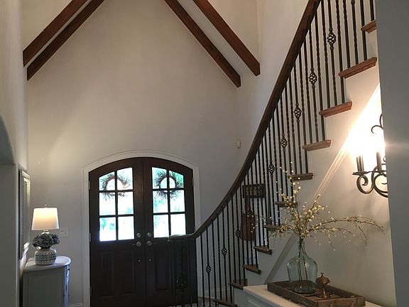 Entry / Vaulted Foyer