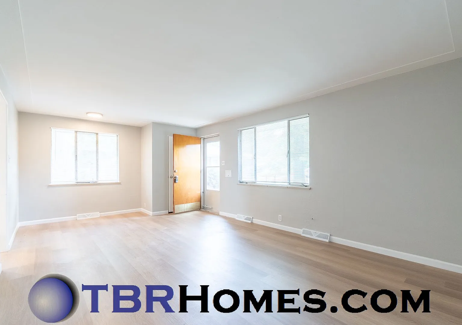 8630 W 62nd Pl — Photo 3