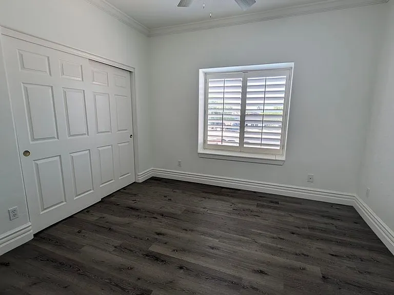 650 W Kent Pl — Photo 45
