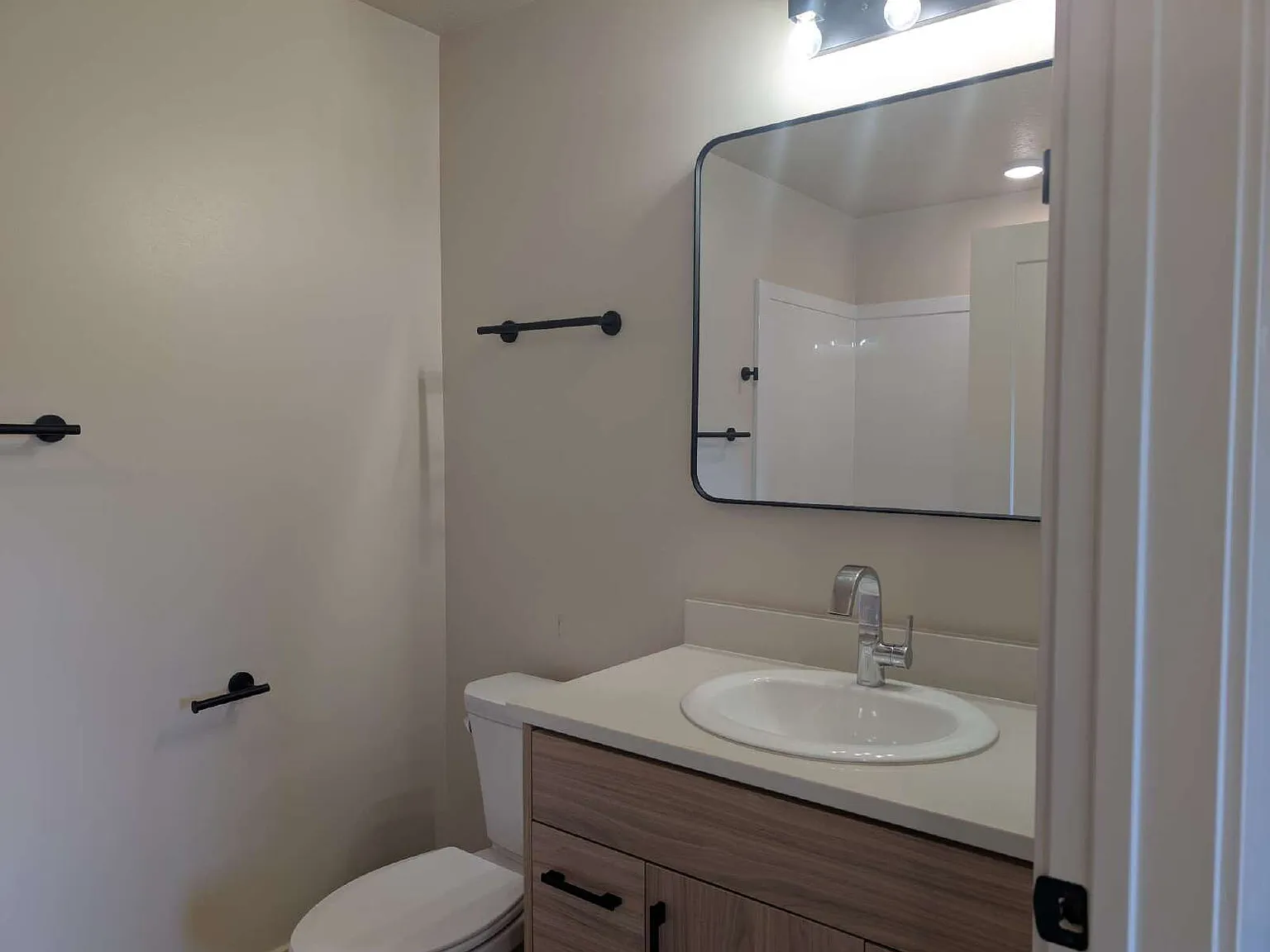 2 bed, 2.0 bath, 1001 sqft, $1,385 — Photo 4