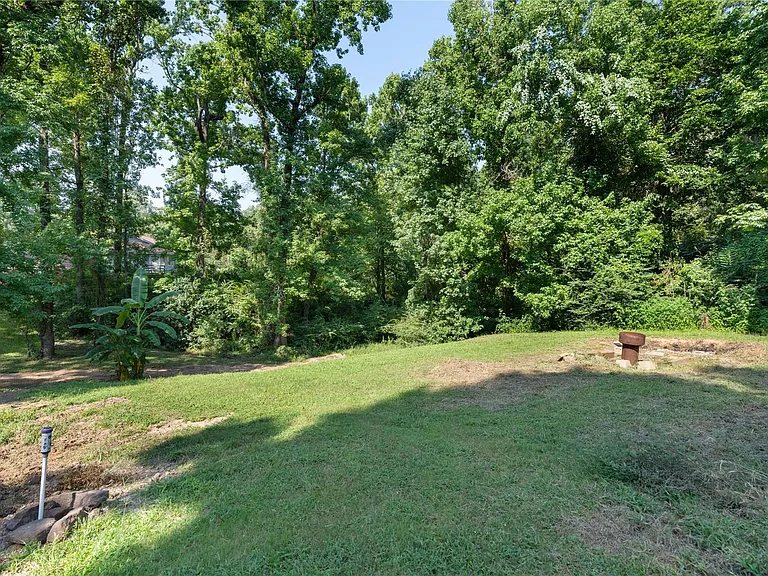 293 Commodore Dr — Photo 44