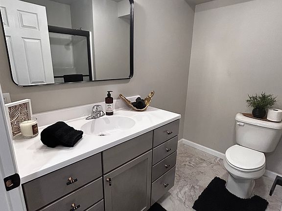 3rd image of 902 S 9th St