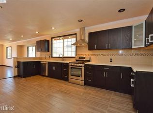 1827 Chestnut St, Oakland, CA 94607