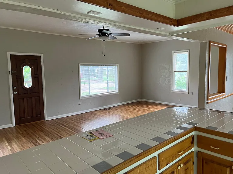 1623 W Harrison Ave — Photo 4