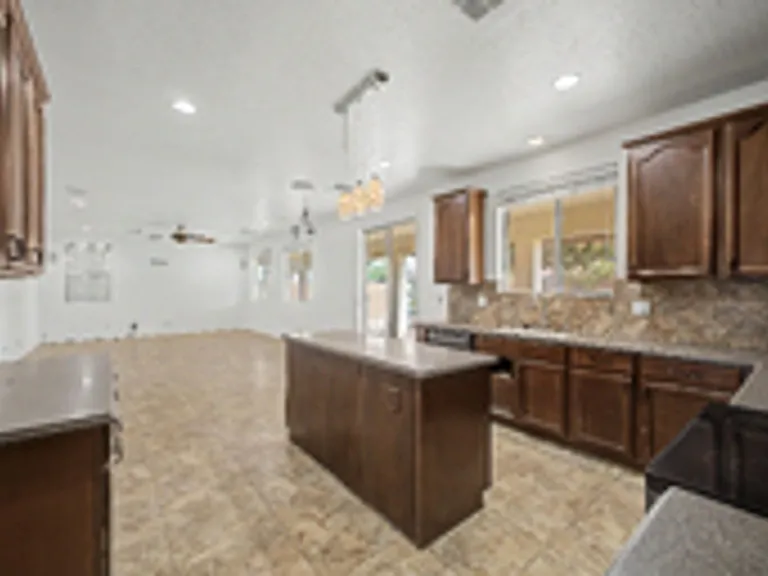 4947 E Odessa Dr — Photo 8