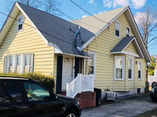 685 Thomas Ave, Baldwin, NY 11510
