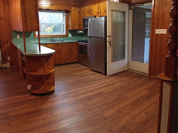 5th image of 215 Black Dr