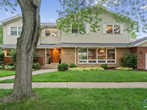 3650 W 93rd St, Evergreen Park, IL 60805