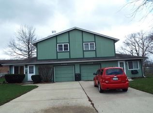 110 Appletree Ct APT B, Yorkville, IL 60560