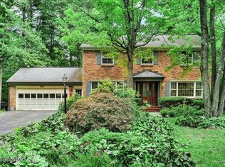 1222 Sandra Ln, Niskayuna, NY 12309