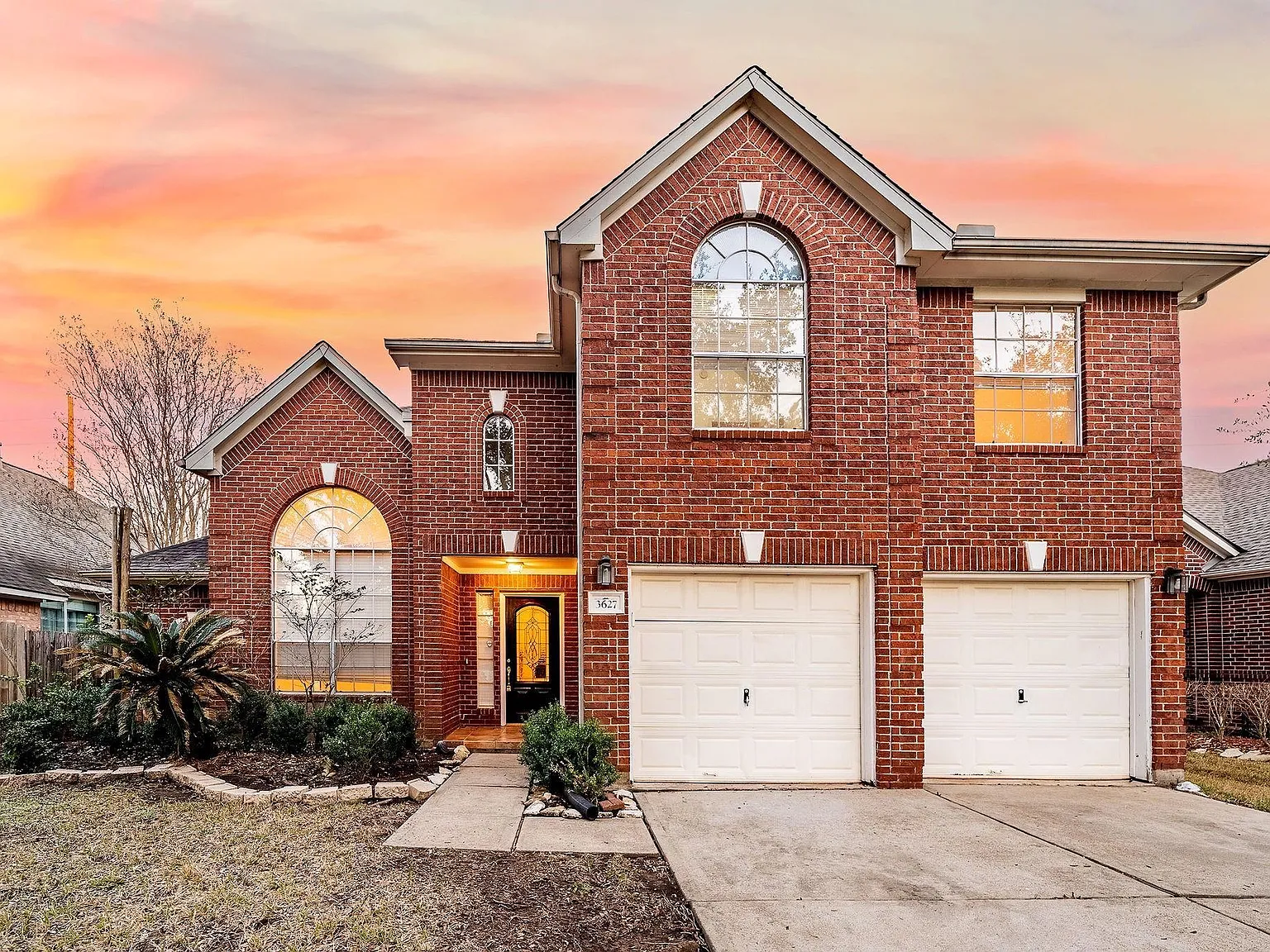4 bed, 2.5 bath, 2676 sqft, $2,500 — Photo 1