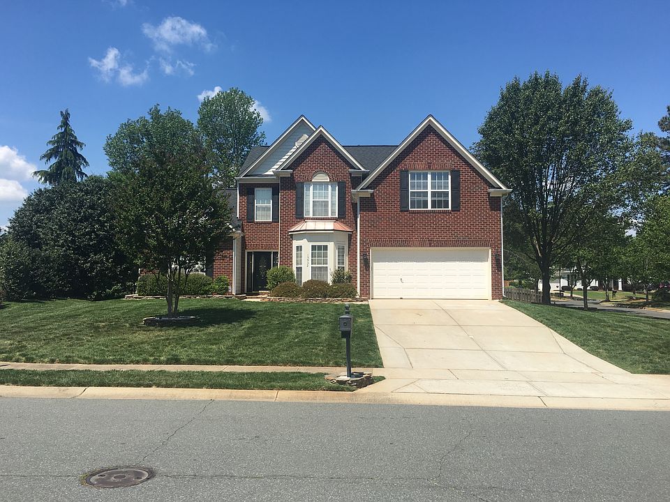 2nd image of 15932 Gathering Oaks Dr