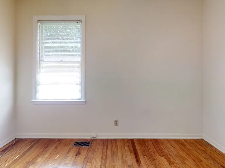 610 Kyle St — Photo 12