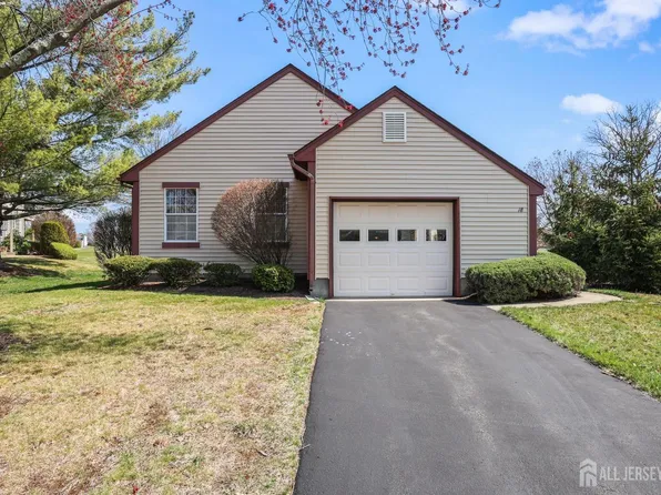 18 Yorkshire Dr, Monroe Township, NJ 08831