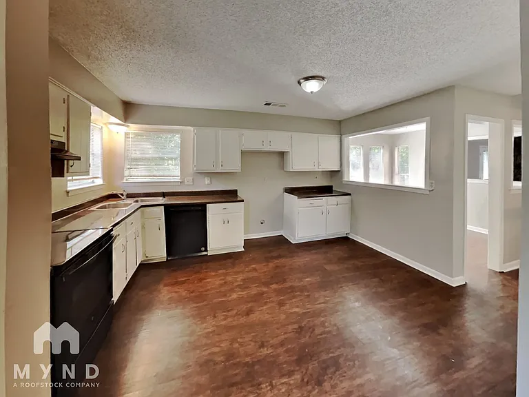 2406 Jenwood St — Photo 2
