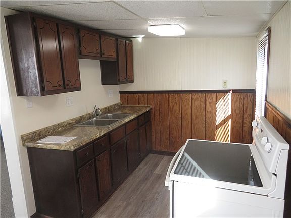 4th image of 327 W Brady St