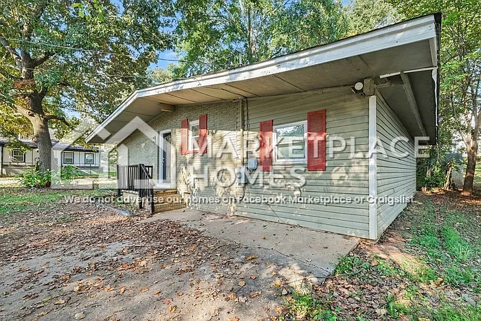 4 bed, 2.0 bath, 1390 sqft, $1,695 — Photo 3
