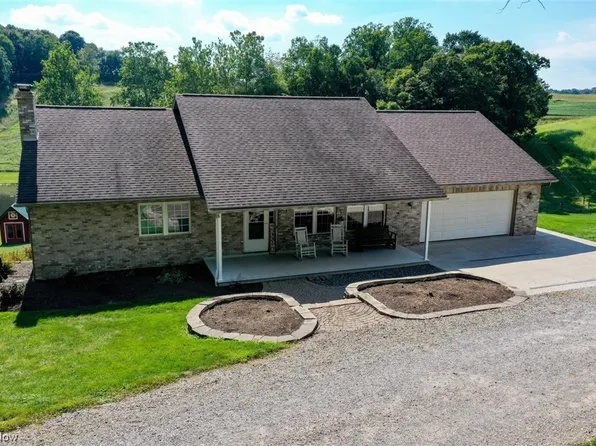 8215 Rochester Rd, Kensington, OH 44427