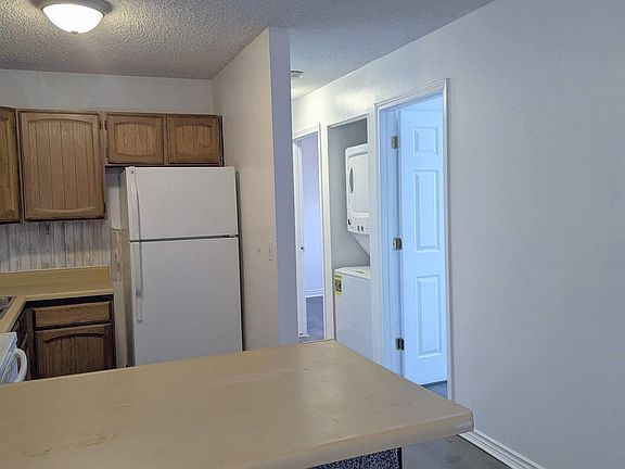 5th image of 300 Woodridge St