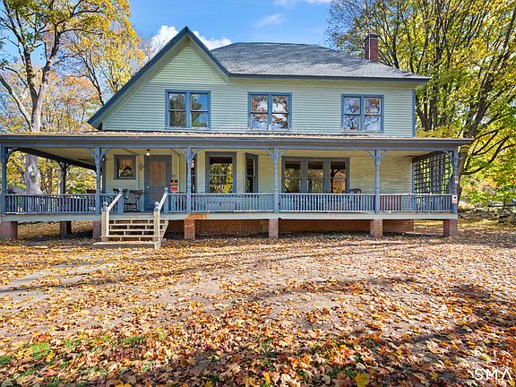 2nd image of 124 River Road