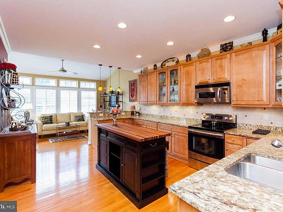 3rd image of 10577 Edwardian Ln #170