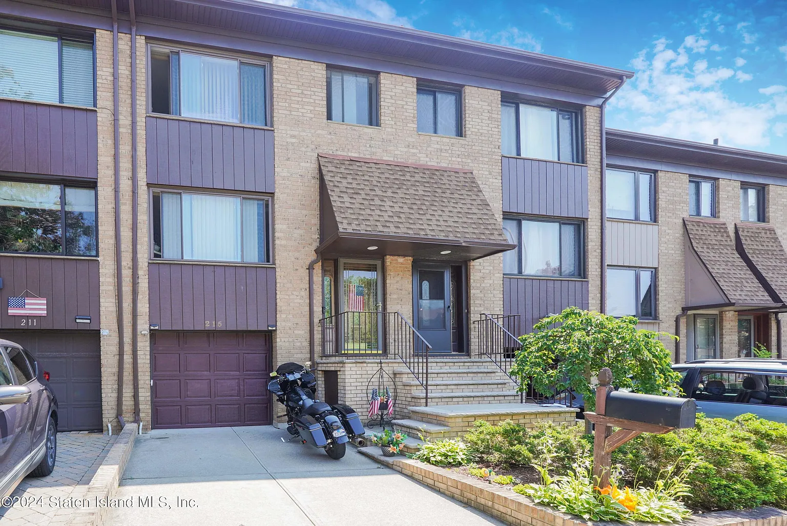 215 Grasmere Dr photo 1