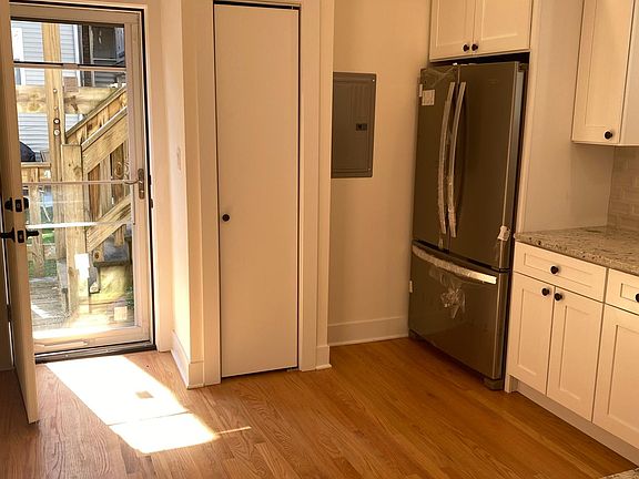 2nd image of 3637 N Paulina St #K1r