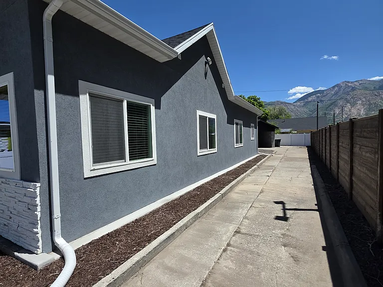 2736 Grant Ave — Photo 3