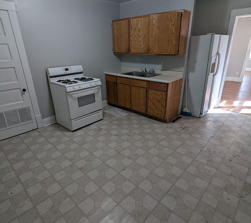 1st image of 3818 Hemlock St #2
