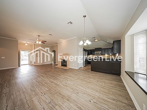 4th image of 9423 Peachtree Ln