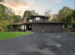 767 W Davis Rd, Howell, MI 48843