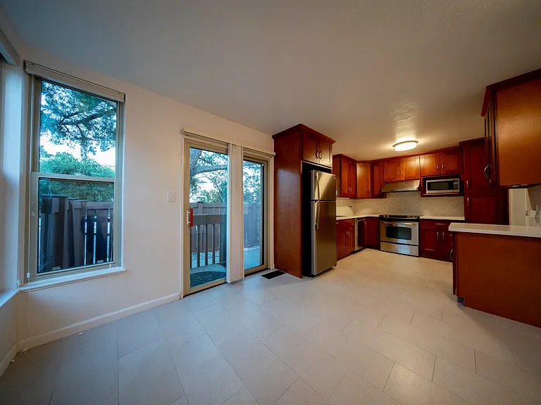 2022 Ascot Dr — Photo 8