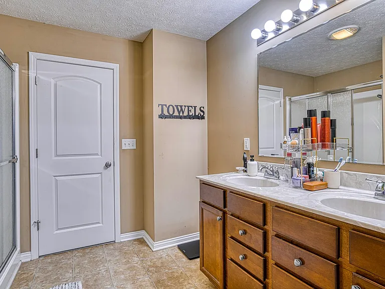 4880 Imperial Dr — Photo 41