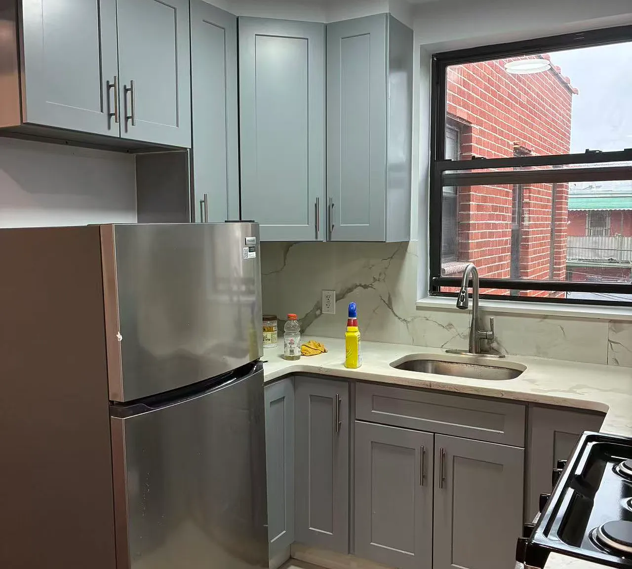 3 bed, 1200 sqft, $3,200 — Photo 2